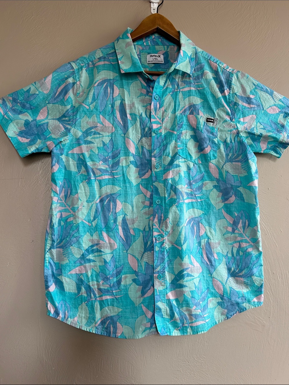 Hurley Turquoise Blue and Pale Pink Tropical Short-Sleeve Button-Up Shirt. Large